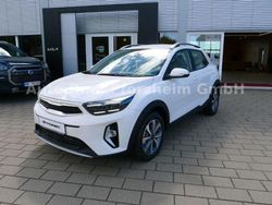 Schneeweiss (ud) Gebraucht 2024 Kia Stonic Vision SUV | 21.800 € (Fairer Preis)
