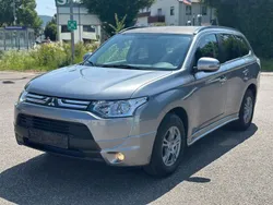 Grau Gebraucht 2013 Mitsubishi Outlander Invite SUV | 12.999 € (Teuer)