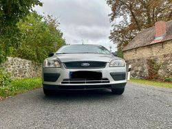 Silber Gebraucht 2007 Ford Focus Style Limousine | 3.499 € (Guter Preis)