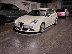 Weiß Gebraucht 2013 Alfa Romeo Giulietta Limousine | 10.499 € (Fairer Preis)