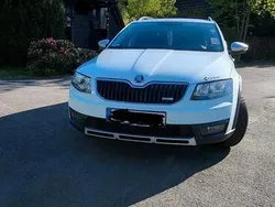 Weiß Gebraucht 2016 Skoda Octavia Scout Kombi | 11.500 €