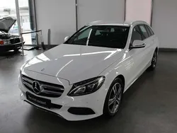Polarweiß Gebraucht 2017 Mercedes C180 Avantgarde Kombi | 21.090 € (Teuer)