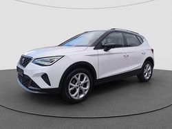 Candy weiss/mitternachtsschwarz Gebraucht 2024 Seat Arona FR SUV | 23.740 € (Fairer Preis)