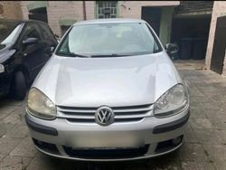 Grau Gebraucht 2005 VW Golf V Kleinwagen | 1.200 € (Guter Preis)