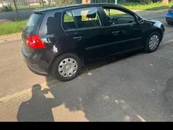 Schwarz Gebraucht 2005 VW Golf V Kleinwagen | 1.750 € (Etwas zu teuer)