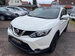 Weiß Gebraucht 2015 Nissan Qashqai Visia SUV | 9.299 € (Fairer Preis)