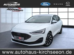 Frostweiß (weiß) Gebraucht 2024 Ford Focus Titanium Limousine | 20.950 € (Superpreis)