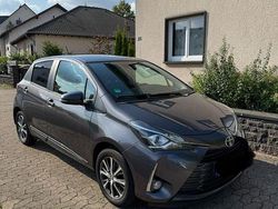 Grau Gebraucht 2019 Toyota Yaris Club Kleinwagen | 12.500 € (Fairer Preis)