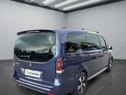 Blau Gebraucht 2025 Mercedes EQV300 Van / Kleinbus | 63.449 €