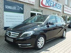 Schwarz Gebraucht 2013 Mercedes B180 Van / Kleinbus | 9.490 € (Fairer Preis)