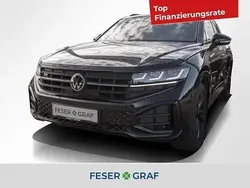 Grenadillschwarz metallic Gebraucht 2025 VW Touareg R-line SUV | 74.340 € (Teuer)