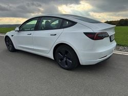 Weiß Gebraucht 2022 Tesla Model 3 RWD Limousine | 27.500 € (Fairer Preis)