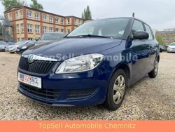 Blau Gebraucht 2011 Skoda Fabia Classic Kleinwagen | 2.000 € (Guter Preis)