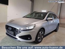 Sailingblau perleffect Gebraucht 2024 Hyundai i30 Edition Kombi | 23.490 € (Superpreis)