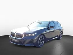 Sophistograu brillanteffekt (grau) Gebraucht 2024 BMW 520 M Sport Kombi | 52.750 € (Superpreis)