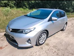 Silber Gebraucht 2013 Toyota Auris Limousine | 7.500 € (Etwas zu teuer)