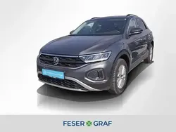 Indiumgrau metallic Gebraucht 2024 VW T-Roc Life SUV | 21.440 € (Superpreis)