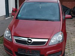 Rot Gebraucht 2006 Opel Zafira Van / Kleinbus | 1.200 €