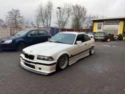 Weiß Gebraucht 1995 BMW 328 Coupé | 15.500 €