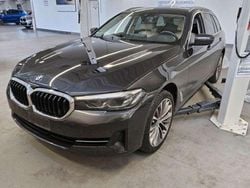 Sophistograu brillanteffekt Gebraucht 2022 BMW 520 Kombi | 28.999 € (Superpreis)