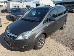 Grau Gebraucht 2011 Opel Zafira Innovation Van / Kleinbus | 3.950 € (Guter Preis)
