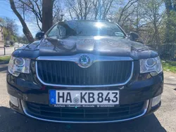 Schwarz Gebraucht 2011 Skoda Superb Elegance Kombi | 5.200 € (Fairer Preis)