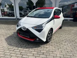 Weiß Gebraucht 2019 Toyota Aygo X-play Kleinwagen | 9.250 € (Fairer Preis)