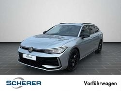 Oyster silver metallic (metallic) Gebraucht 2025 VW Passat R-line Limousine | 45.890 € (Superpreis)