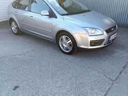 Grau Gebraucht 2005 Ford Focus Limousine | 3.200 € (Fairer Preis)