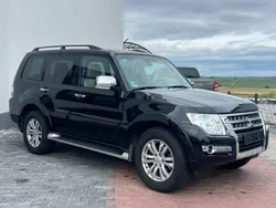 Pianoschwarz (p) Gebraucht 2017 Mitsubishi Pajero Top SUV | 31.490 € (Fairer Preis)