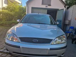 Silber Gebraucht 2000 Ford Mondeo Kleinwagen | 2.050 €