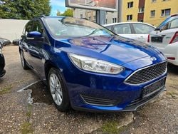 Blau Gebraucht 2016 Ford Focus Trend Limousine | 7.999 € (Guter Preis)