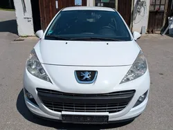 Weiß Gebraucht 2010 Peugeot 207 Sportium | 2.600 € (Teuer)