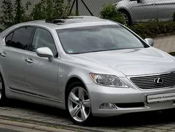 Premium silver Gebraucht 2007 Lexus LS460 Limousine | 19.750 €