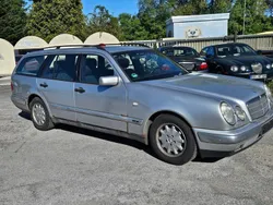 Silber Gebraucht 1999 Mercedes E240 Kombi | 1.500 €