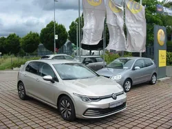 Silber Gebraucht 2024 VW Golf VIII Move Limousine | 23.350 € (Fairer Preis)