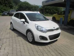 Clear white Gebraucht 2014 Kia Rio FIFA World Cup Edition Kleinwagen | 6.999 € (Fairer Preis)