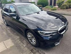 Schwarz Gebraucht 2019 BMW 320 Sport Line Kombi | 16.900 € (Guter Preis)