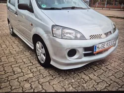 Silber Gebraucht 2006 Daihatsu YRV Van / Kleinbus | 1.999 €