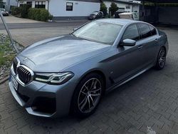 Grau Gebraucht 2022 BMW 530 Limousine | 39.999 € (Fairer Preis)