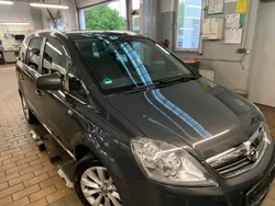 Grau Gebraucht 2014 Opel Zafira Family Van / Kleinbus | 7.560 € (Fairer Preis)