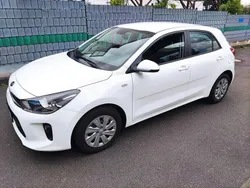 Weiß Gebraucht 2017 Kia Rio Edition 7 Limousine | 10.980 € (Fairer Preis)