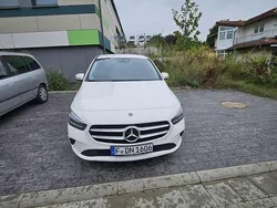 Weiß Gebraucht 2020 Mercedes B200 Van / Kleinbus | 20.300 € (Fairer Preis)