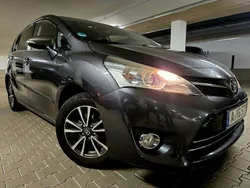 Grau Gebraucht 2013 Toyota Corolla Verso Van / Kleinbus | 10.000 €