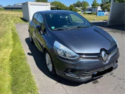 Grau Gebraucht 2017 Renault Clio IV LIMITED Kleinwagen | 7.900 € (Fairer Preis)