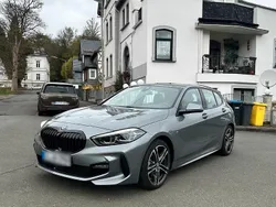 Grau Gebraucht 2024 BMW 118 Kleinwagen | 22.500 € (Superpreis)