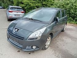 Grau Gebraucht 2013 Peugeot 5008 Active Van / Kleinbus | 3.000 € (Fairer Preis)