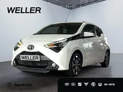 Weiß Gebraucht 2021 Toyota Aygo X-play Kleinwagen | 12.750 € (Fairer Preis)