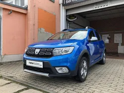 Blau Gebraucht 2017 Dacia Sandero Stepway Kleinwagen | 8.999 €
