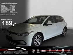 Weiß Gebraucht 2022 VW Golf VIII Life Limousine | 23.120 € (Fairer Preis)